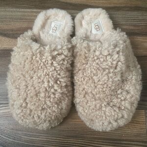 UGG Cream Fluffy Slippers women’s size 6